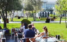 Массовый наплыв туристов в Баку в преддверии Евроигр (ФОТО)