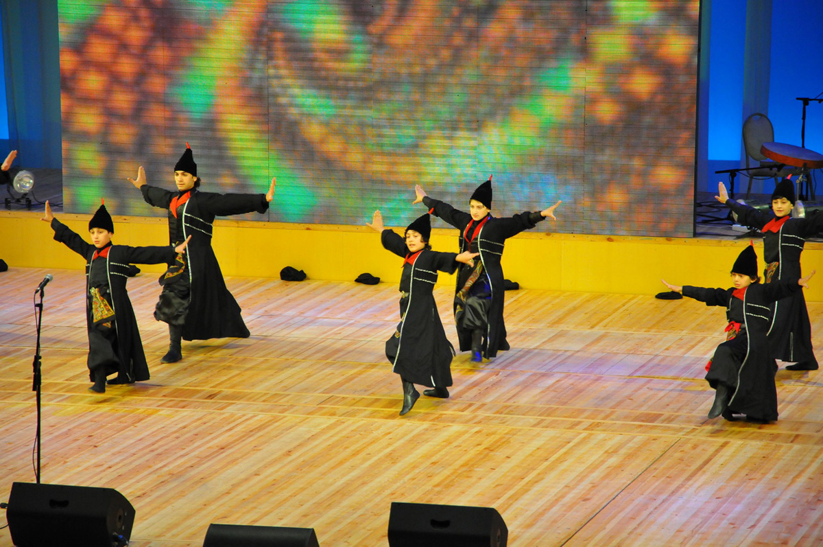 Дети из Азербайджана, России и Грузии приглашают на Евроигры (ФОТО)