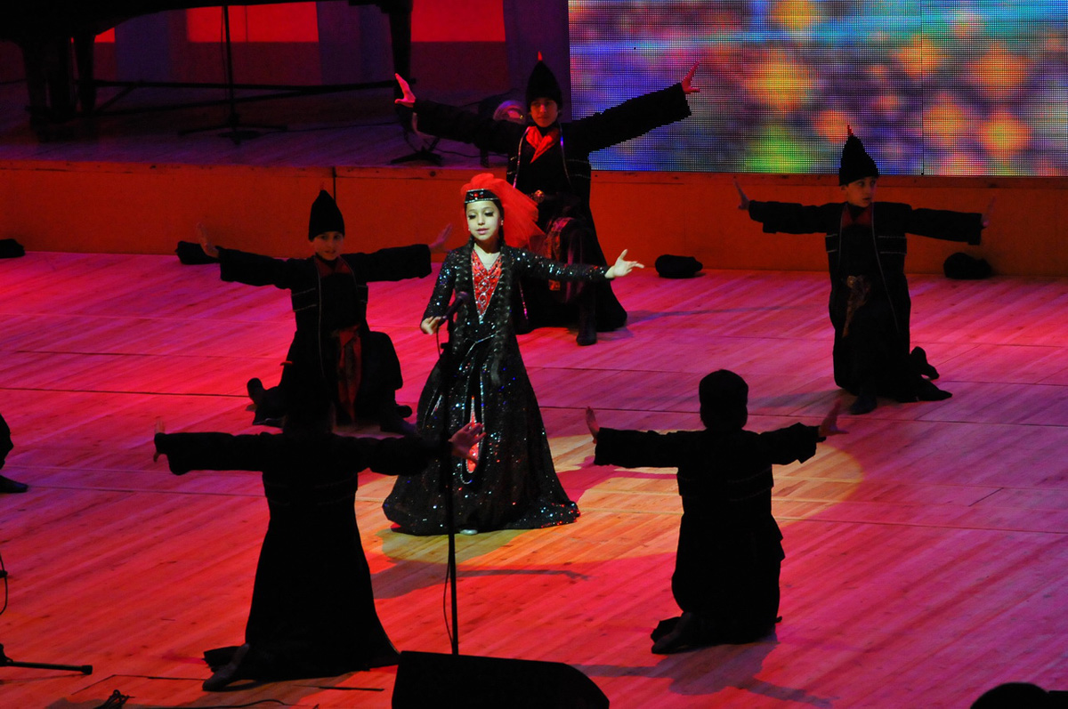 Дети из Азербайджана, России и Грузии приглашают на Евроигры (ФОТО)