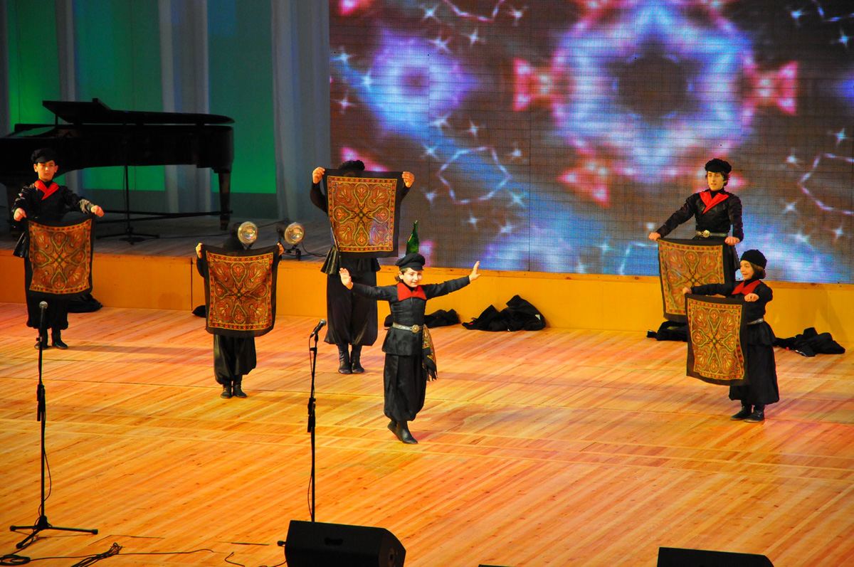 Дети из Азербайджана, России и Грузии приглашают на Евроигры (ФОТО)