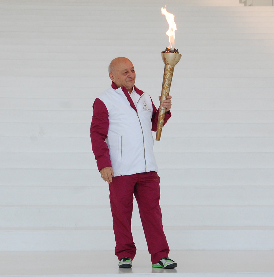 Факельная эстафета первых Европейских игр продолжилась перед Центром Гейдара Алиева (ФОТО)