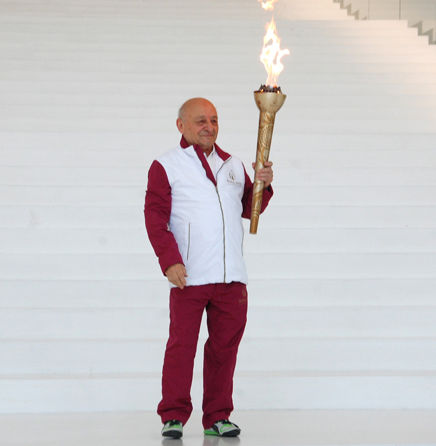 Факельная эстафета первых Европейских игр продолжилась перед Центром Гейдара Алиева (ФОТО)