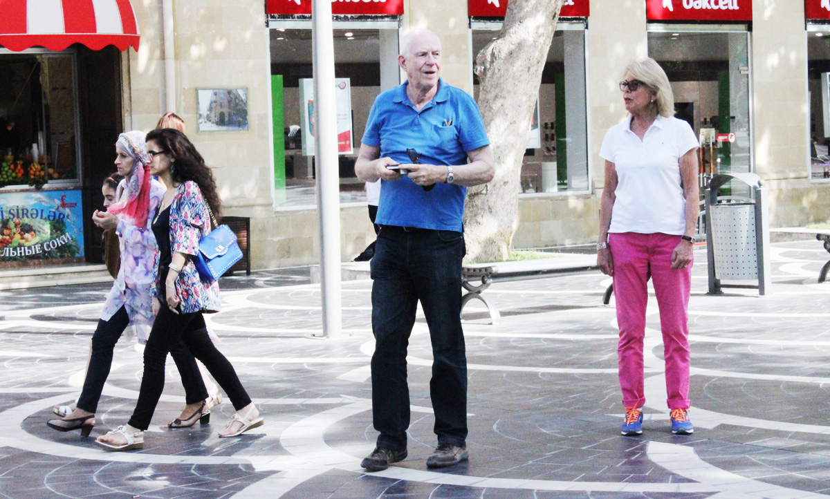 Массовый наплыв туристов в Баку в преддверии Евроигр (ФОТО)