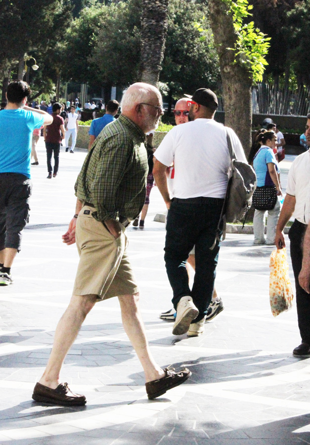 Массовый наплыв туристов в Баку в преддверии Евроигр (ФОТО)