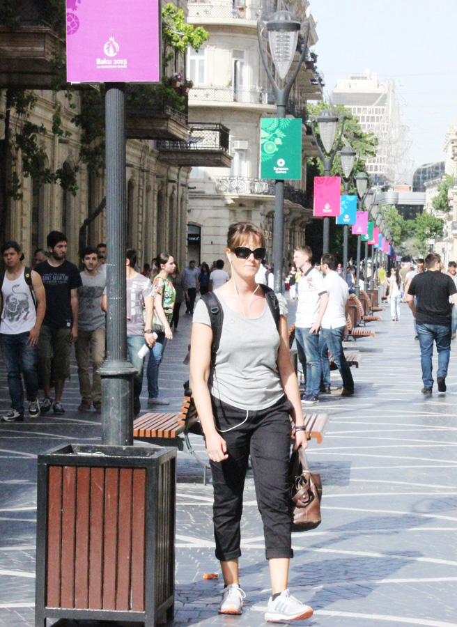 Массовый наплыв туристов в Баку в преддверии Евроигр (ФОТО)