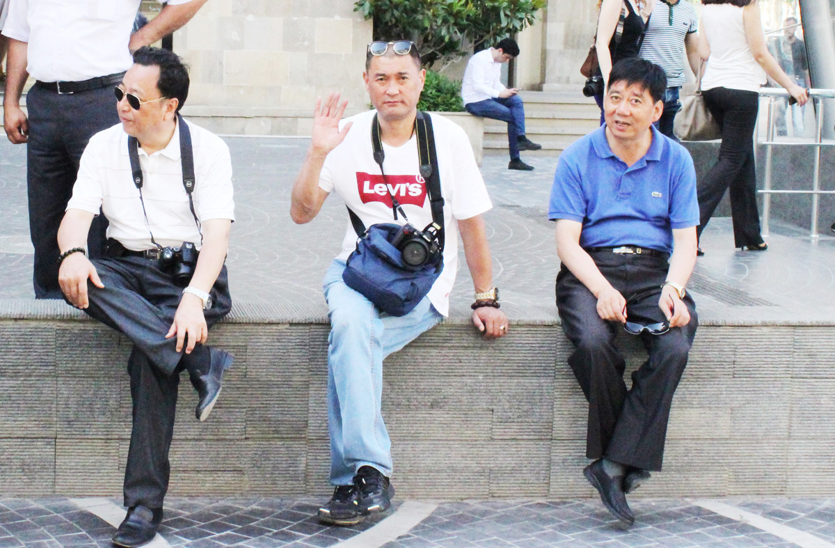 Массовый наплыв туристов в Баку в преддверии Евроигр (ФОТО)