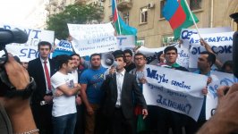 Азербайджанская молодежь провела акцию протеста перед представительством ЕС