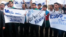 Азербайджанская молодежь провела акцию протеста перед представительством ЕС