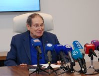 В Центре Гейдара Алиева прошла встреча с легендарным Робером Оссейном: "Когда говорю про Азербайджан, на глаза наворачиваются слезы"  (ФОТО)