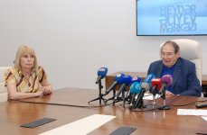 В Центре Гейдара Алиева прошла встреча с легендарным Робером Оссейном: "Когда говорю про Азербайджан, на глаза наворачиваются слезы"  (ФОТО)
