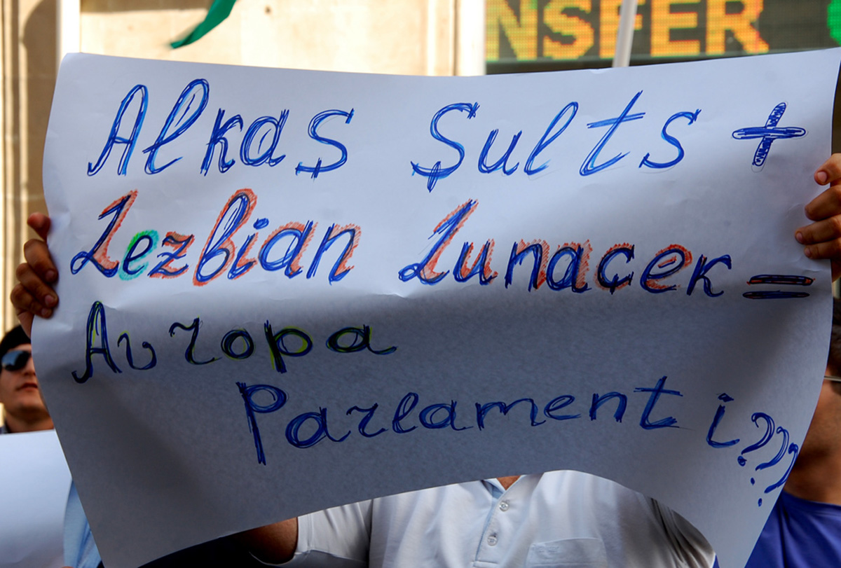 Азербайджанская молодежь провела акцию протеста перед представительством ЕС