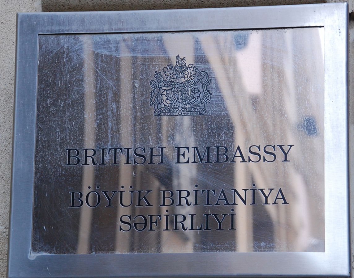 Перед посольством Великобритании в Азербайджане прошла акция протеста