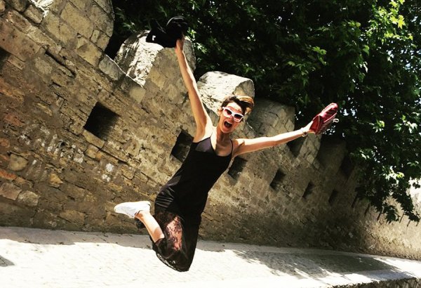 Российская телеведущая Марина Ким приехала на Евроигры в Баку (ФОТО)