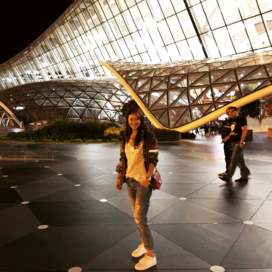 Российская телеведущая Марина Ким приехала на Евроигры в Баку (ФОТО)