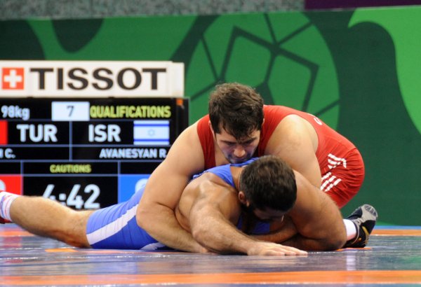 В Баку стартовали квалификационные поединки по греко-римской борьбе