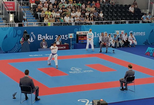 В Баку начались групповые соревнования по карате среди мужчин (ФОТО)