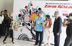 Победителю Евроигр преподнесли панно ручной работы с талисманами соревнований (ФОТО)