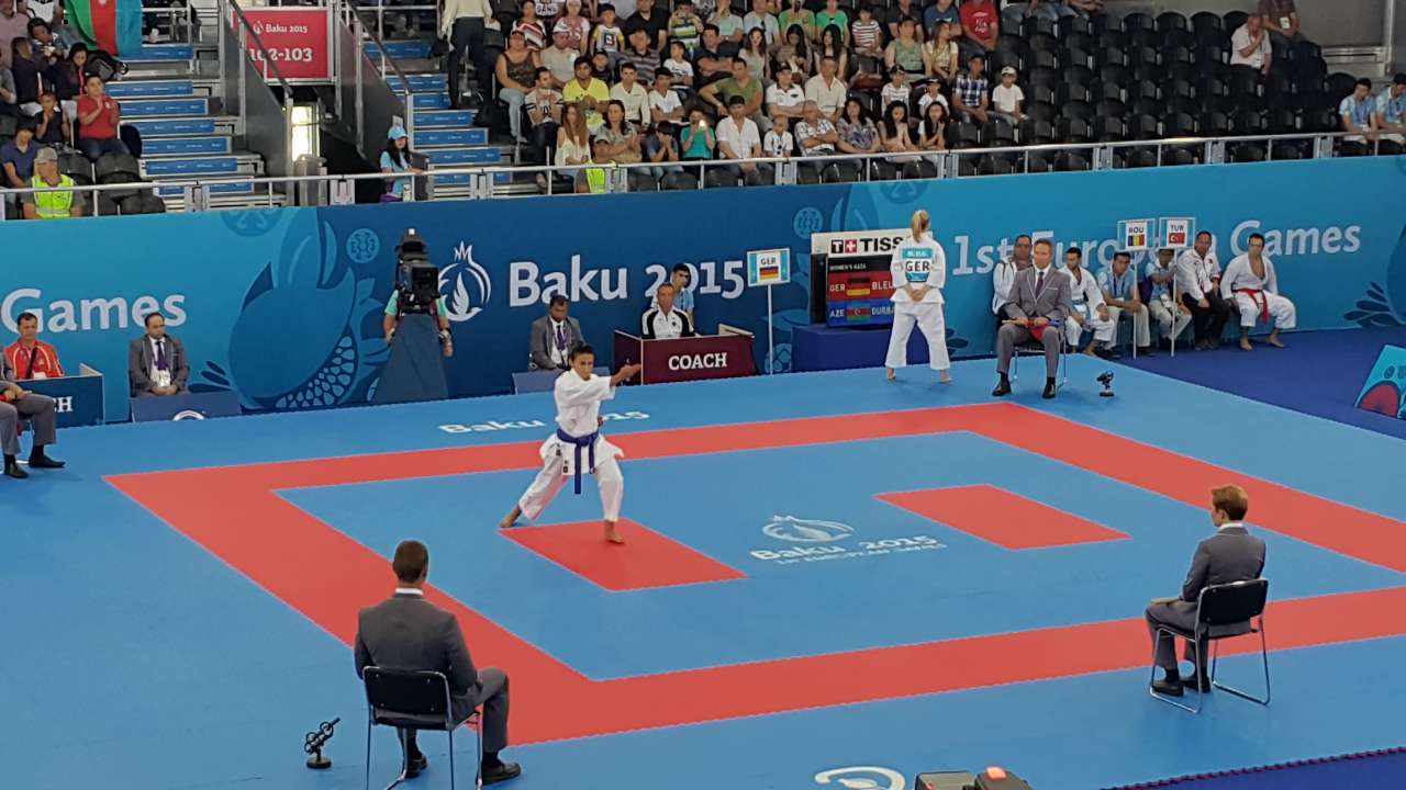 В Баку начались групповые соревнования по карате среди мужчин (ФОТО)