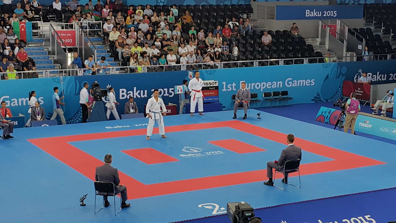 В Баку начались групповые соревнования по карате среди мужчин (ФОТО)