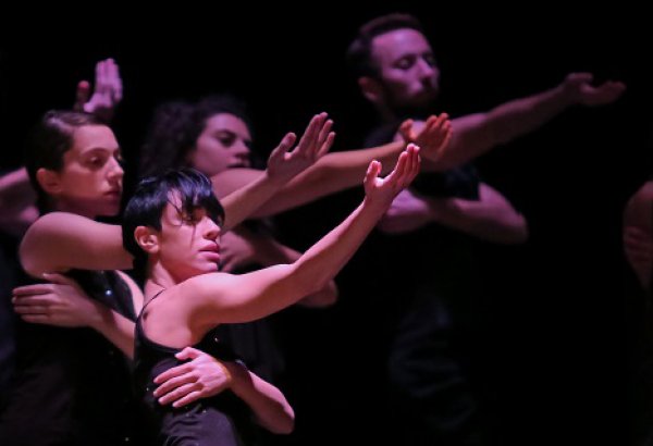 Гости Евроигр будут очарованы современными танцами "Blackout (Lullaby for Bach)"