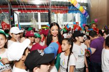 Вице-президент Фонда Гейдара Алиева Лейла Алиева приняла участие в празднестве для маленьких воспитанников детских домов и Центра реабилитации детей с синдромом Дауна (ФОТО)