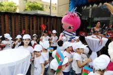 Вице-президент Фонда Гейдара Алиева Лейла Алиева приняла участие в празднестве для маленьких воспитанников детских домов и Центра реабилитации детей с синдромом Дауна (ФОТО)