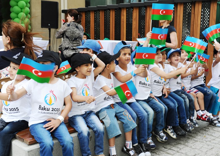 Вице-президент Фонда Гейдара Алиева Лейла Алиева приняла участие в празднестве для маленьких воспитанников детских домов и Центра реабилитации детей с синдромом Дауна (ФОТО)