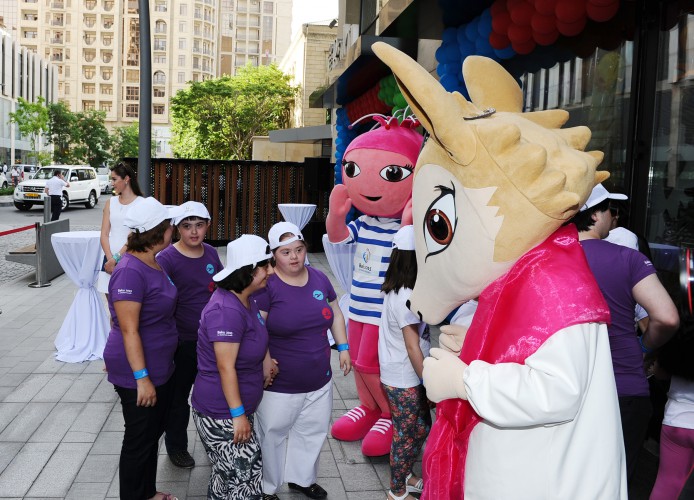 Вице-президент Фонда Гейдара Алиева Лейла Алиева приняла участие в празднестве для маленьких воспитанников детских домов и Центра реабилитации детей с синдромом Дауна (ФОТО)