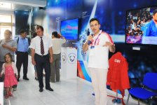 Олимпийский чемпион Назим Гусейнов посетил Дом болельщиков Евроигр (ФОТО)