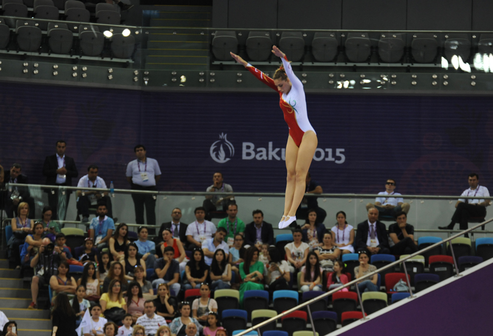 На Евроиграх в Баку продолжаются соревнования по прыжкам на батуте (ФОТО)