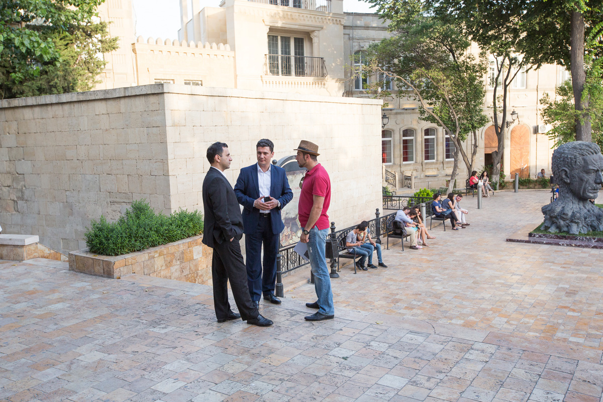 В галерее YAY состоялось открытие выставки "Нестерпимая легкость бытия" 
 (ФОТО)