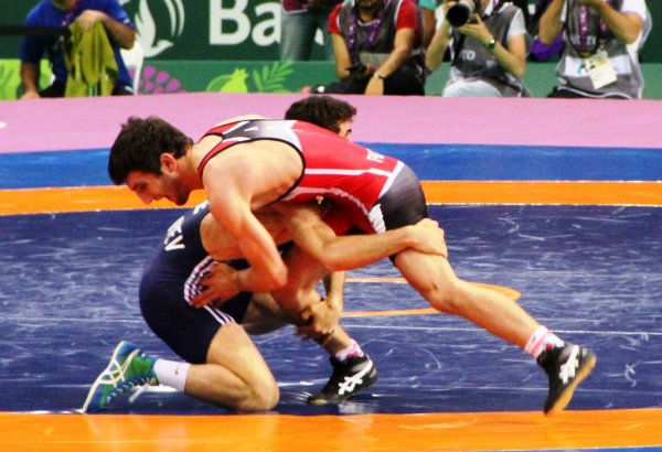 Азербайджанские борцы завоевали золотую и бронзовую медали (ВИДЕО)