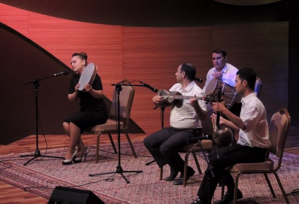 Гости Евроигр восхищены азербайджанской народной музыкой (ФОТО)