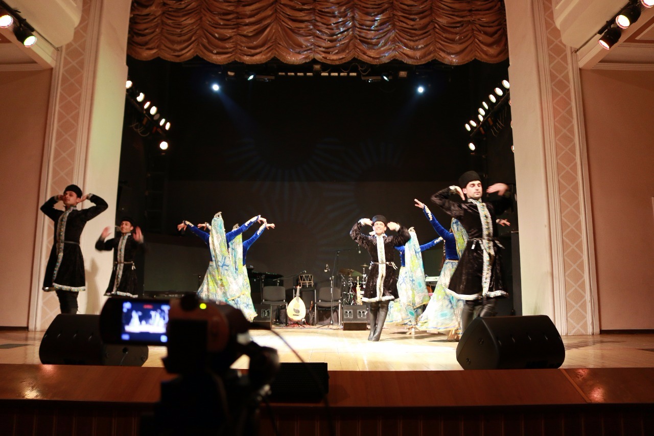 Для гостей Евроигр провели вечер этно-джаза, шансона  и национального танца (ФОТО)