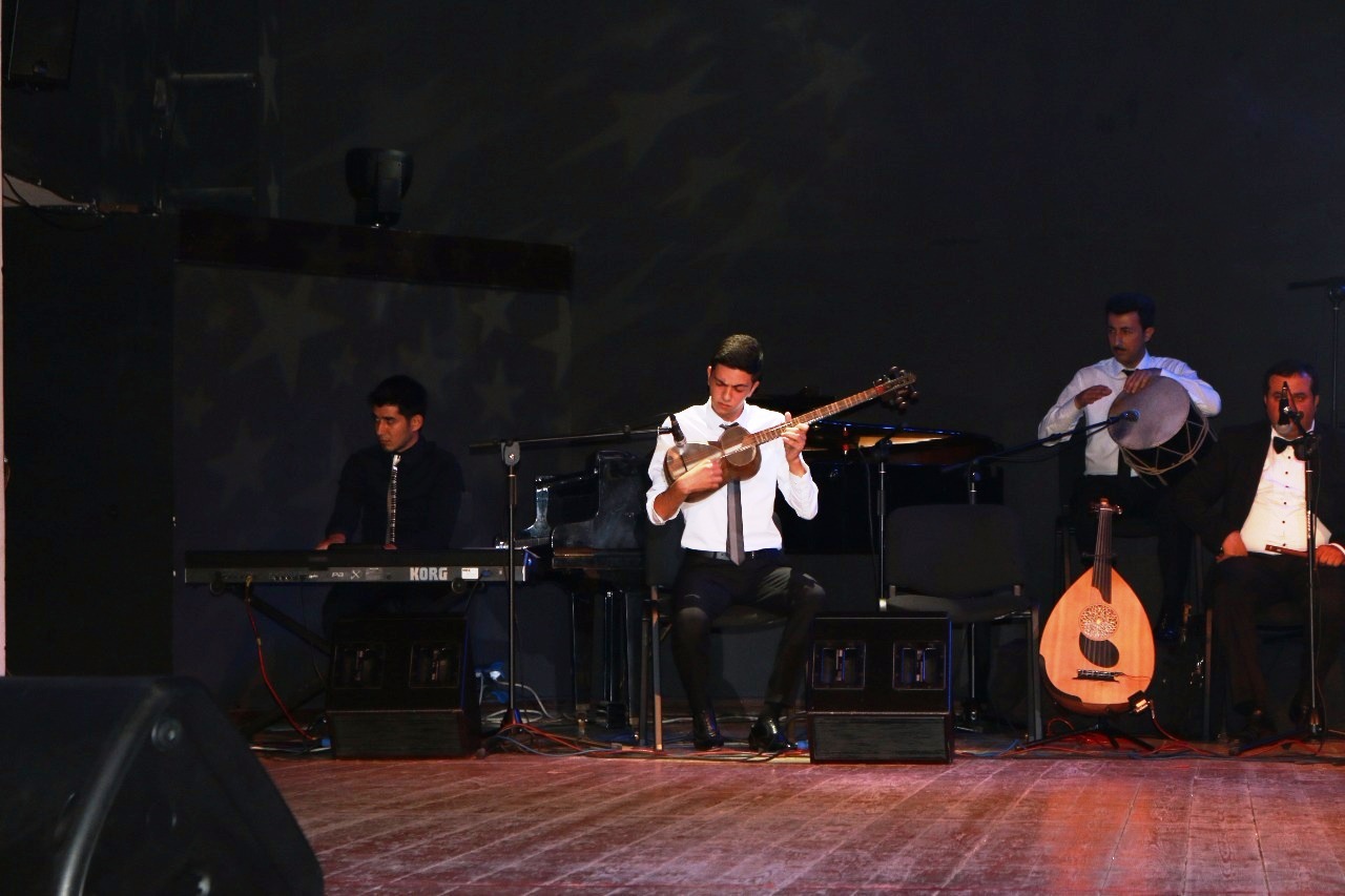 Для гостей Евроигр провели вечер этно-джаза, шансона  и национального танца (ФОТО)