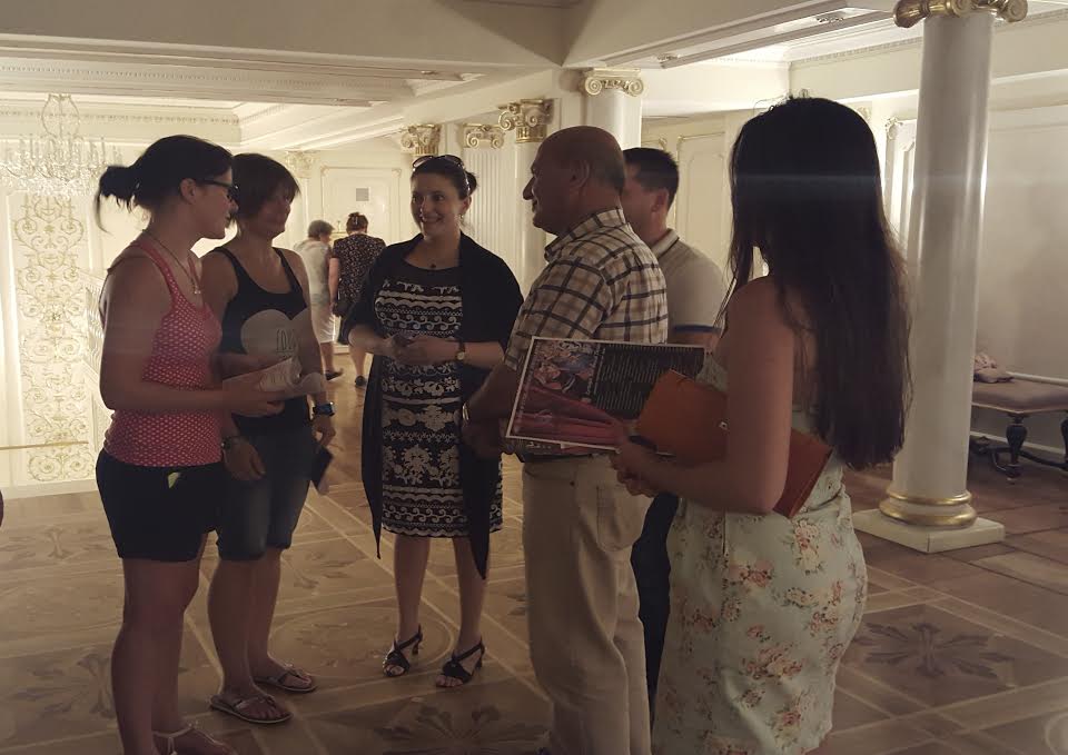 Гости Евроигр посмотрели "Проделки Скапена" (ФОТО)