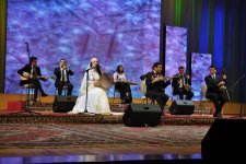 Гостей Евроигр встретили народной песней "Сары гялин" (ФОТО)