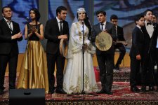 Гостей Евроигр встретили народной песней "Сары гялин" (ФОТО)