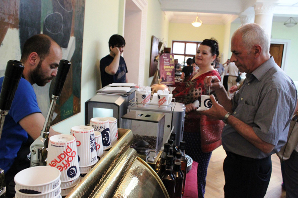 Кофейное настроение в Баку: крупный арт-проект, посвященный Евроиграм (ФОТО)
