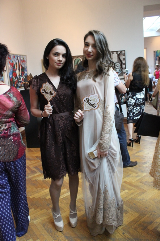 Гостям Евроигр представили магические кофейные платья (ФОТО)