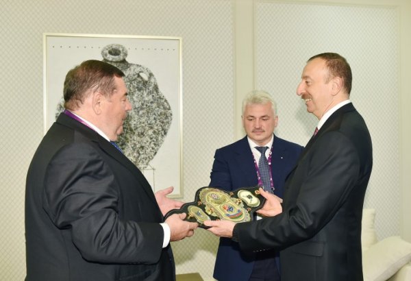 Решением Исполкома Международной федерации самбо Президенту Азербайджана вручен Чемпионский пояс в самбо (ФОТО)