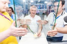 Назим Гусейнов передал свою олимпийскую медаль Дому болельщиков