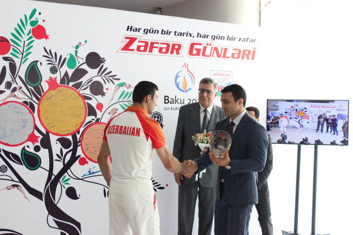 В НОК прошло чествование азербайджанских самбистов (ФОТО)