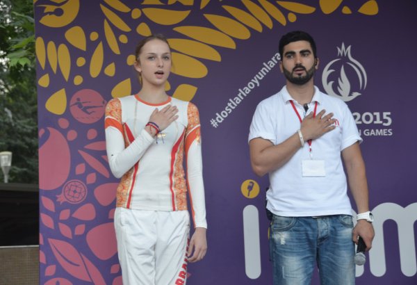 Марина Дурунда вместе с бакинцами исполнила гимн Азербайджана (ФОТО)