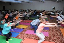 Йоги провели флешмоб, посвященный Евроиграм в Баку (ФОТО)