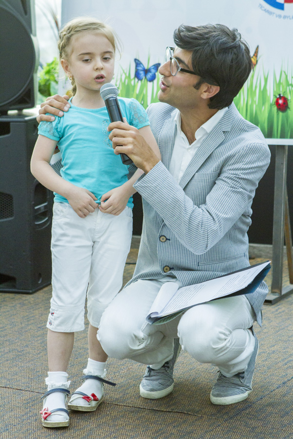 Йоги провели флешмоб, посвященный Евроиграм в Баку (ФОТО)