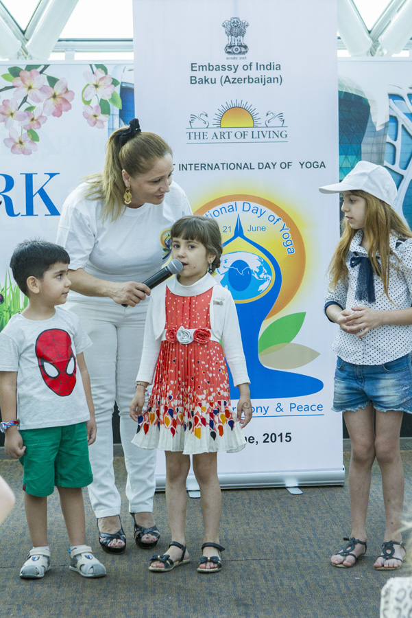 Йоги провели флешмоб, посвященный Евроиграм в Баку (ФОТО)