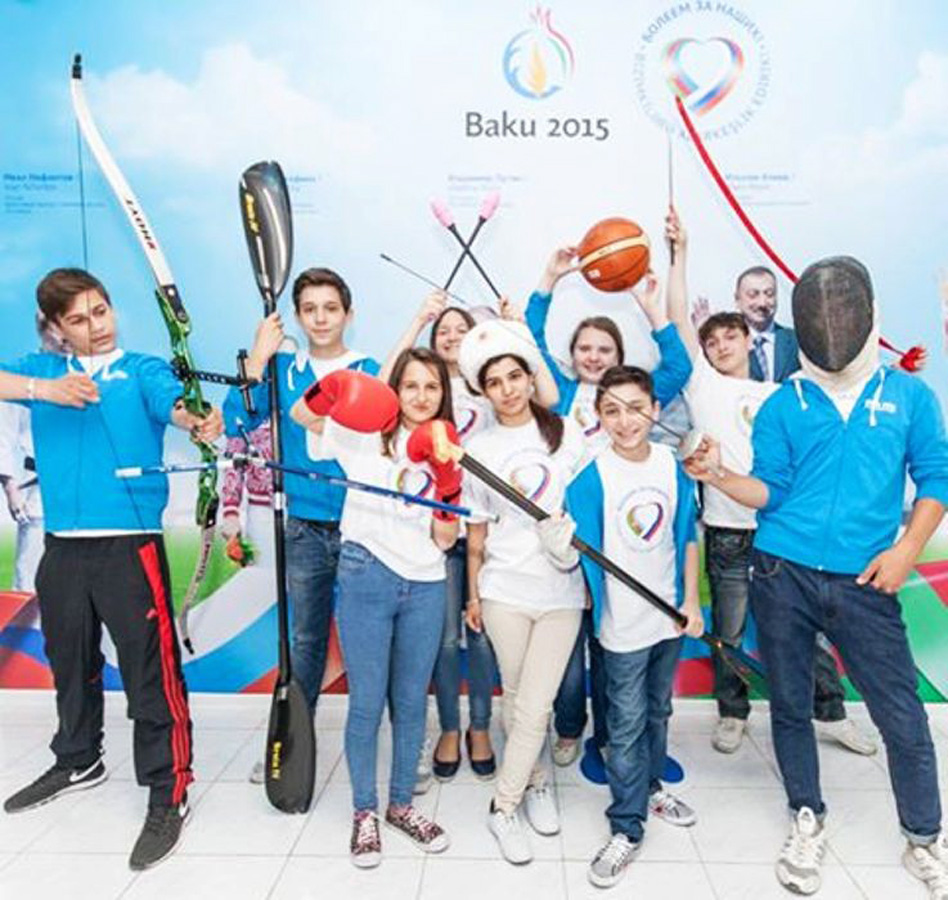 Дом болельщиков "Баку – 2015" посетил счастливчик (ФОТО)