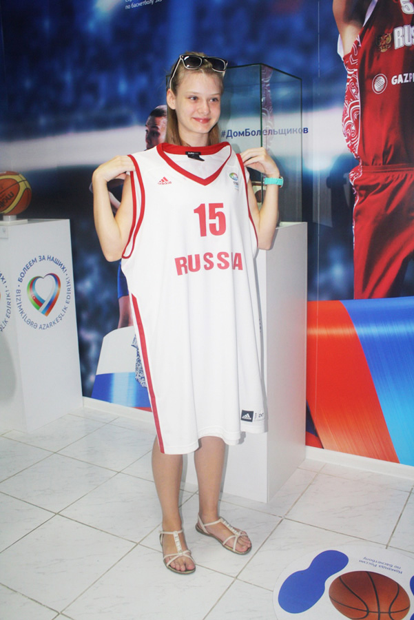 Дом болельщиков "Баку – 2015" посетил счастливчик (ФОТО)