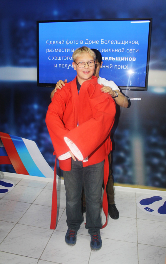 Дом болельщиков "Баку – 2015" посетил счастливчик (ФОТО)